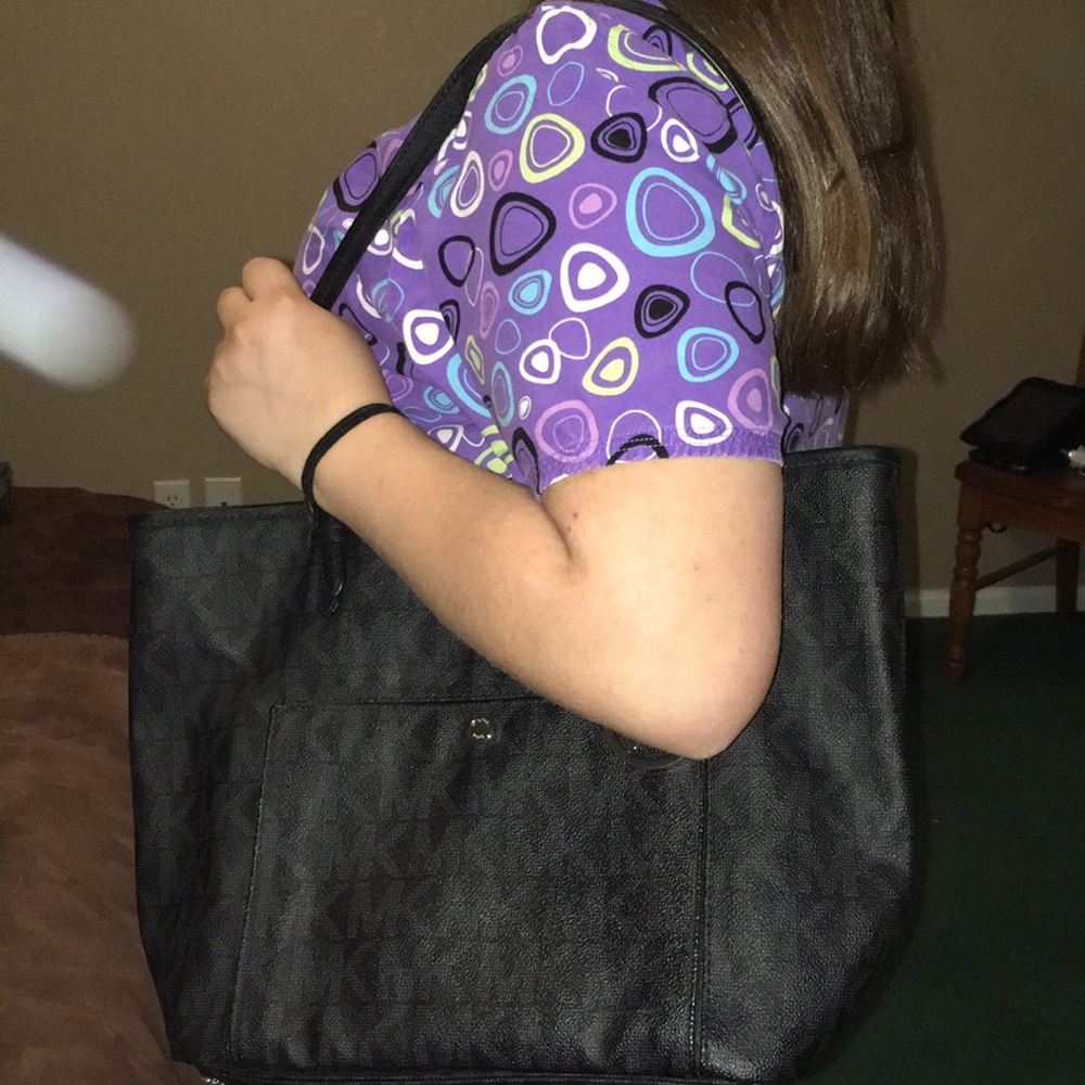 Micheal Kors Shoulder Bag - Picture 7 of 7